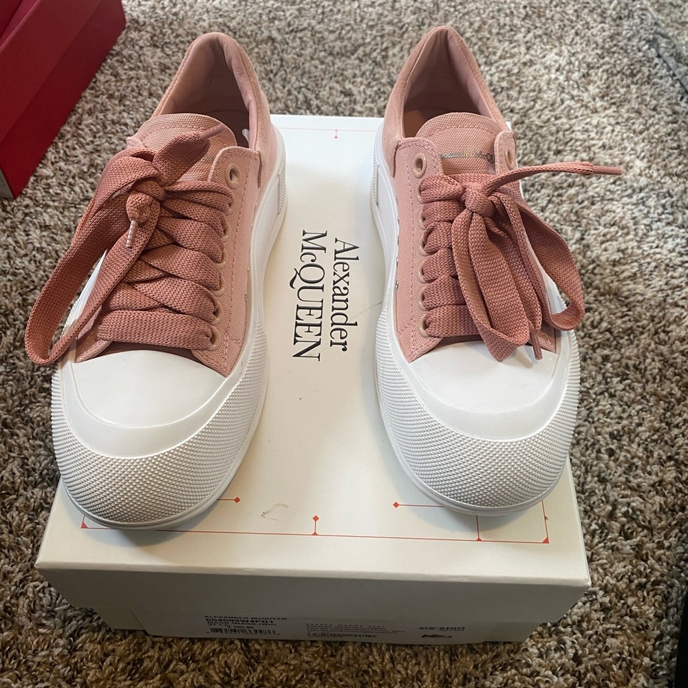 BlushPink Alexander McQueen Lowtop sneaker